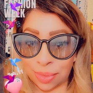 Meet your Posher, Adrienne